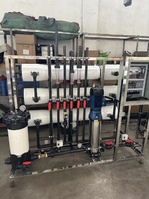 Harga yang bagus 5 Tahap Reverse Osmosis Pembangkit Sistem Filtrasi Air 1000-10000 galon Per Hari on line