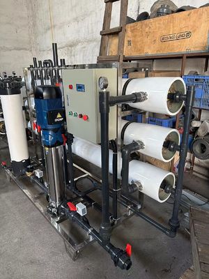 Harga yang bagus 6000LPH Sistem RO Komersial Untuk Filtrasi Air Lubang on line