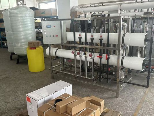 Harga yang bagus 5000 ppm Baja tahan karat / PVC Sistem Osmosis Terbalik Komersial untuk air kota atau sumur on line