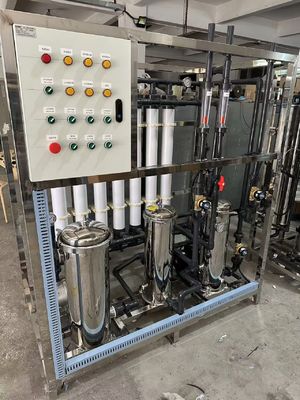 Harga yang bagus Sistem Ultrafiltrasi tahan lama dengan teknologi Ultrafiltrasi dan Panel Kontrol Baja Rinsing 240kg Tegangan Disesuaikan on line